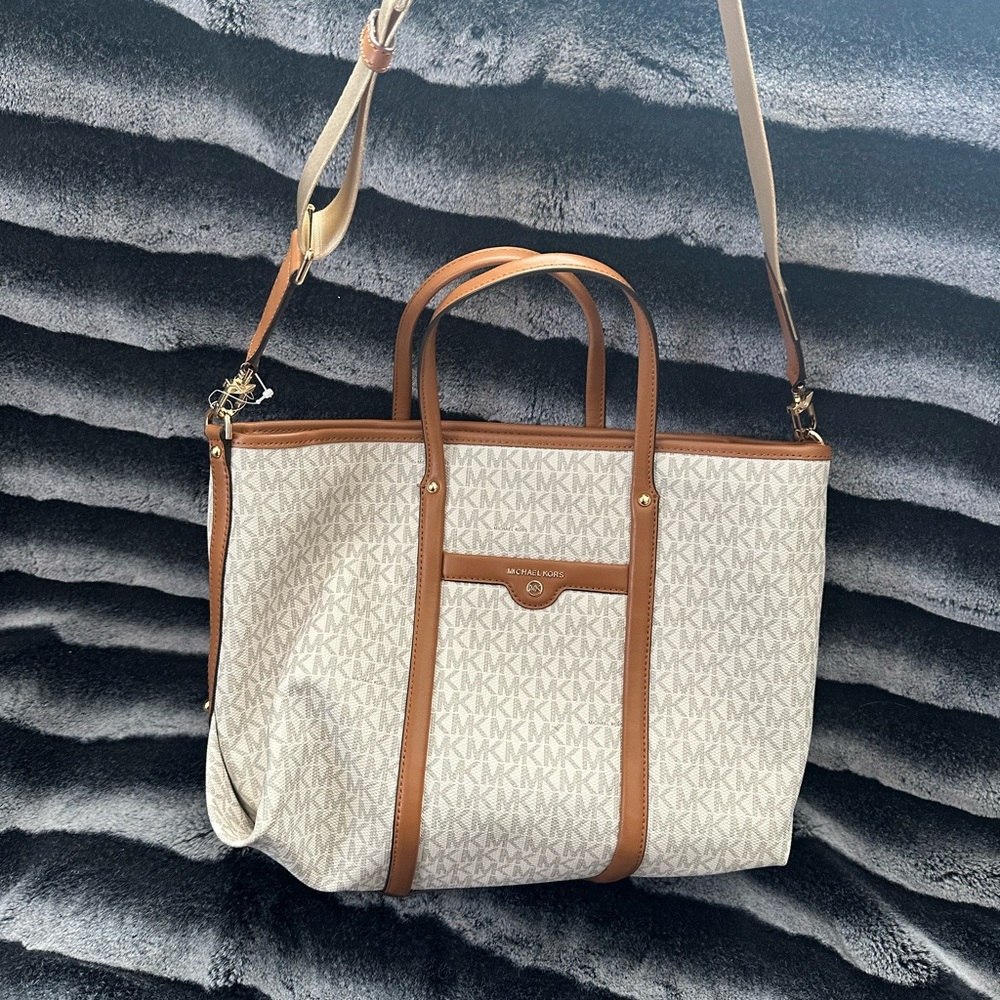 Michael Kors Signature Tote in Cream and Tan